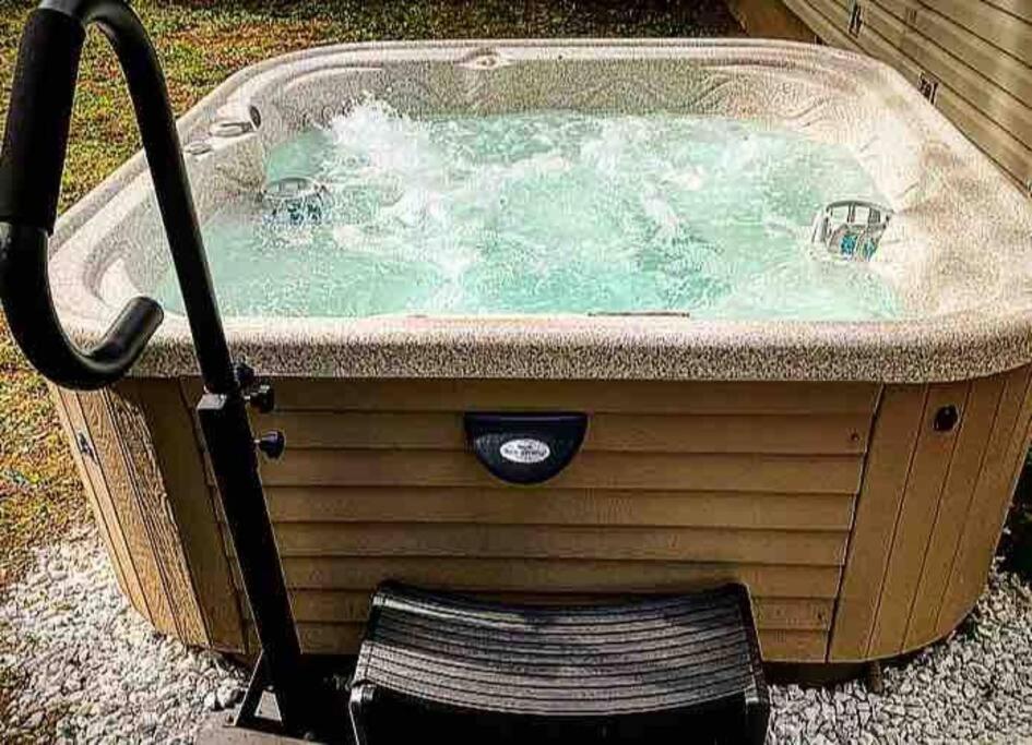 {Hot Tub In Ranch} Mins To Airport/Uofr/Strng/Dwtn Villa Rochester Exterior photo